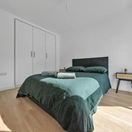 Апартаменты Deluxe 1 Bed In Colindale Wembley With Freewifitv Лондон Экстерьер фото