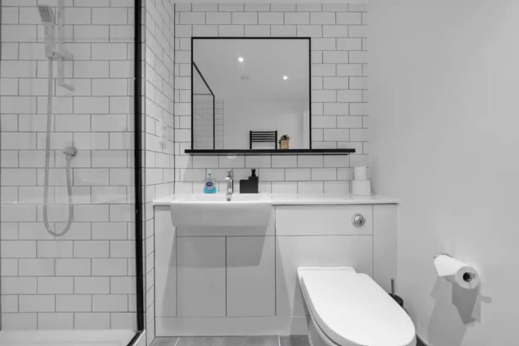 Апартаменты Deluxe 1 Bed In Colindale Wembley With Freewifitv Лондон Экстерьер фото