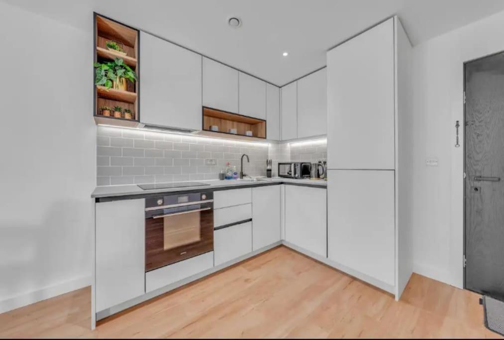 Апартаменты Deluxe 1 Bed In Colindale Wembley With Freewifitv Лондон Экстерьер фото